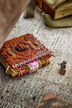 LEGO® Harry Potter™ Den glefsende Monsterboken om monstre 76449