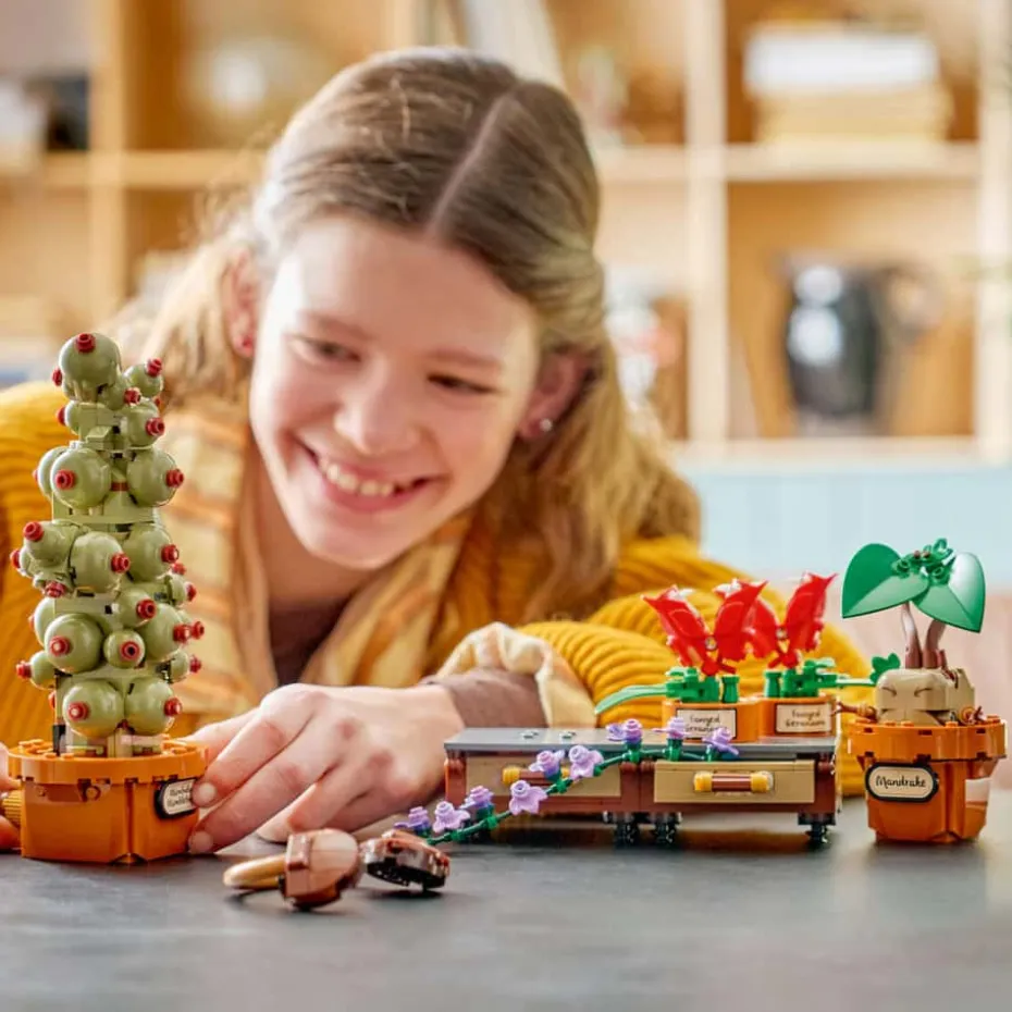 LEGO® Harry Potter™ Urtologiplanter på Galtvort 76474
