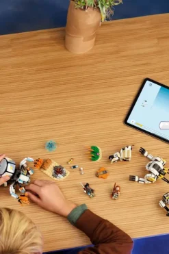 LEGO® Horizon Adventures™ Aloy og Varl mot skallvandrer og sagtann 77037