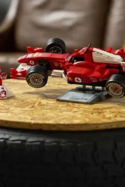 LEGO® Icons Ferrari F2004 og Michael Schumacher 11375