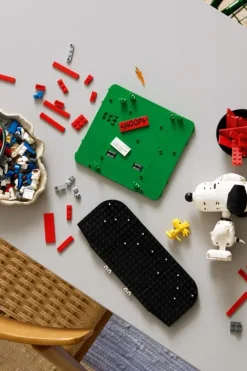 LEGO® Ideas Knøttene: Snoopys hundehus 21368