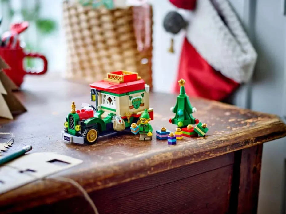 LEGO® Julenissens julepostbil 40746