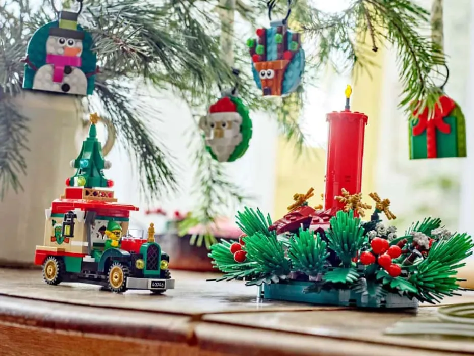 LEGO® Julenissens julepostbil 40746