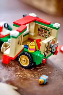LEGO® Julenissens julepostbil 40746