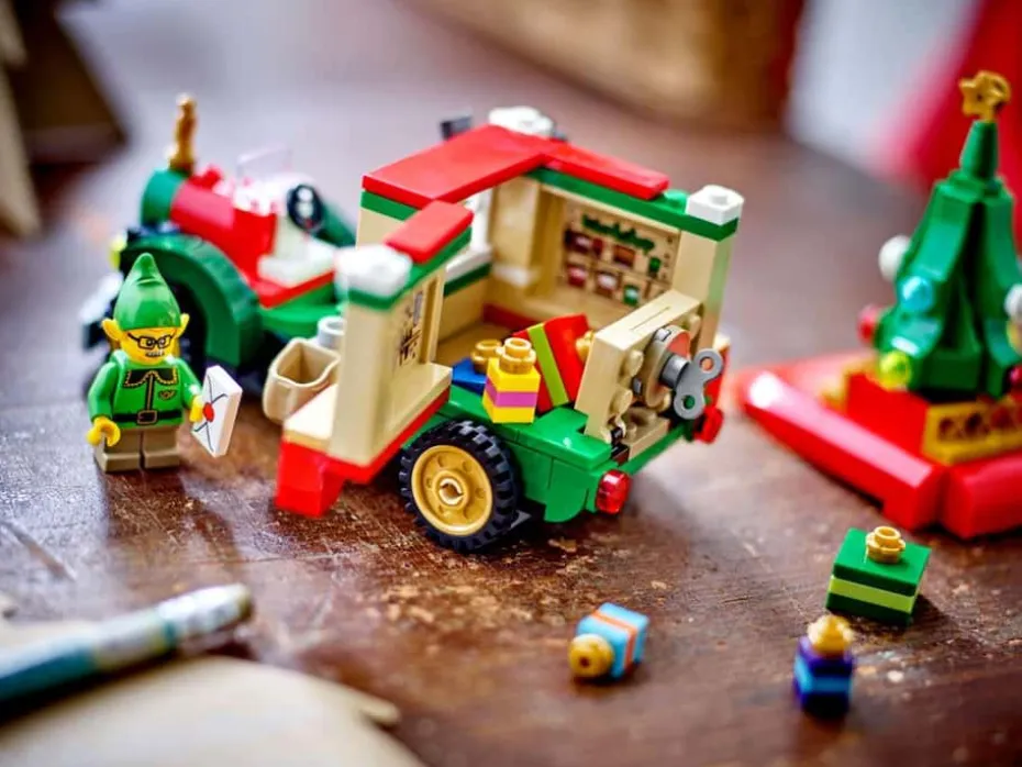 LEGO® Julenissens julepostbil 40746