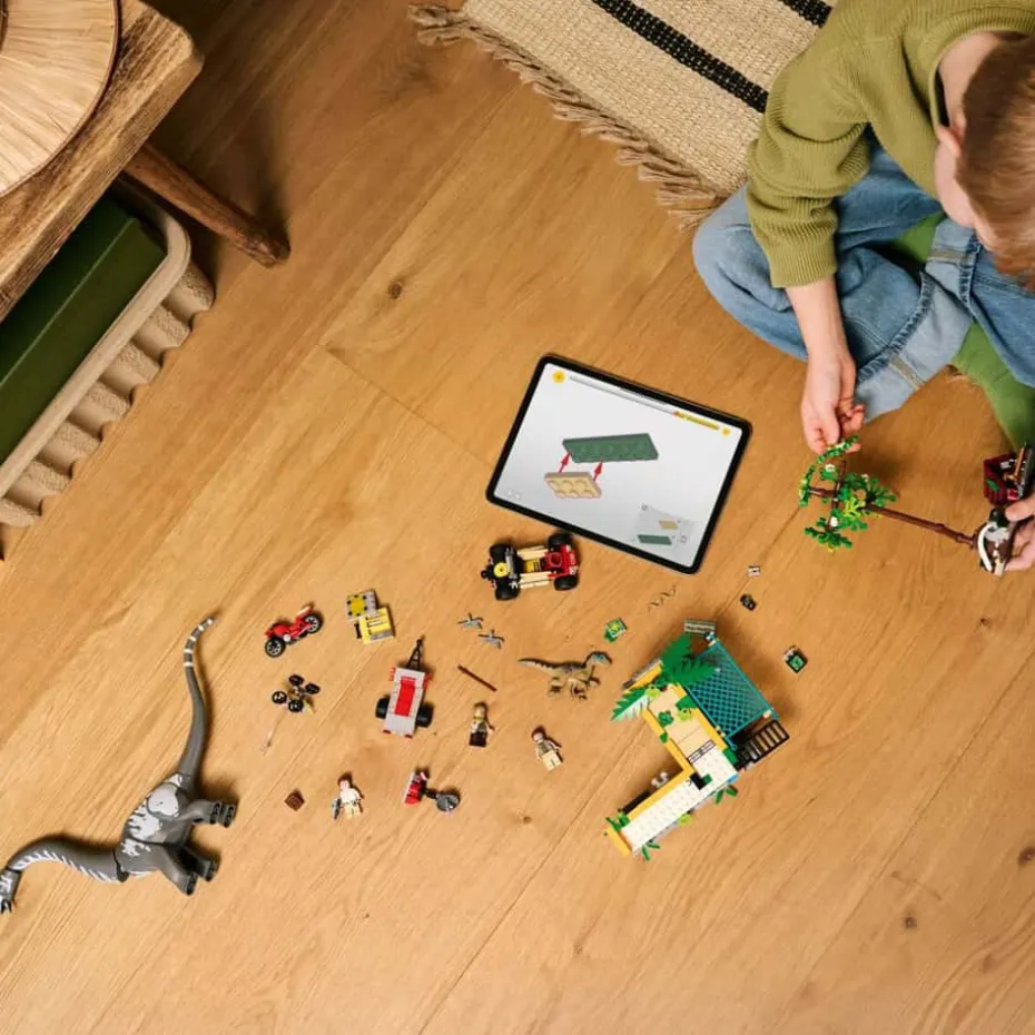 LEGO® Jurassic World På sporet av titanosaurus og raptor 76973