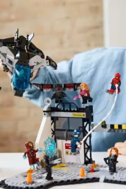 LEGO® Marvel Actionfylt kamp fra Captain America: Civil War 76314