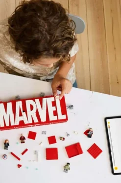 LEGO® Marvel: MARVEL logo og minifigurer 76313