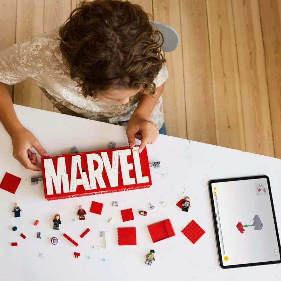 LEGO® Marvel: MARVEL logo og minifigurer 76313