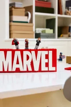 LEGO® Marvel: MARVEL logo og minifigurer 76313