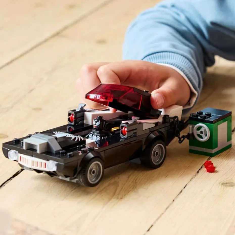 LEGO® Marvel Spider-Man mot Venom med muskelbil 76309