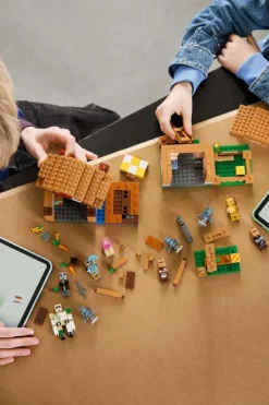 LEGO® Minecraft® Angrepet på åndemanerlandsbyen 21596