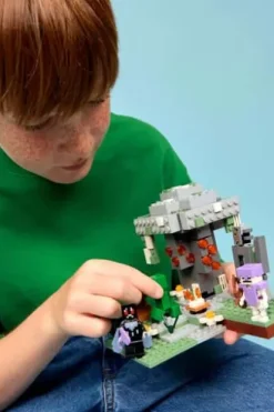 LEGO® Minecraft® Den bleke hagen 21586