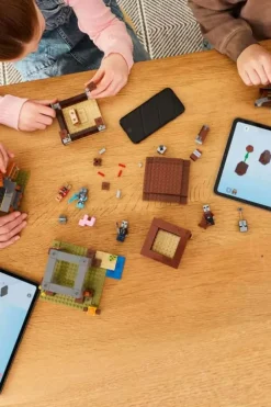 LEGO® Minecraft® Røvernes utpost og olmt beist 21278