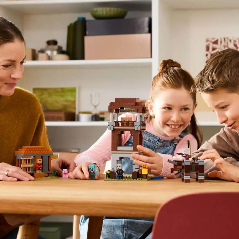 LEGO® Minecraft® Røvernes utpost og olmt beist 21278