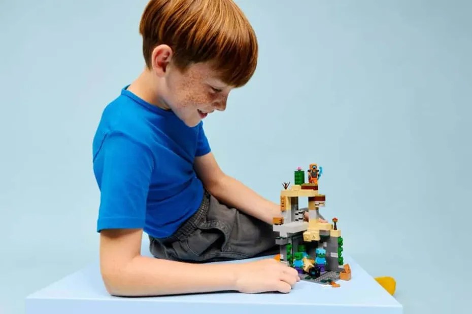 LEGO® Minecraft® Zombie-fangehull 21587