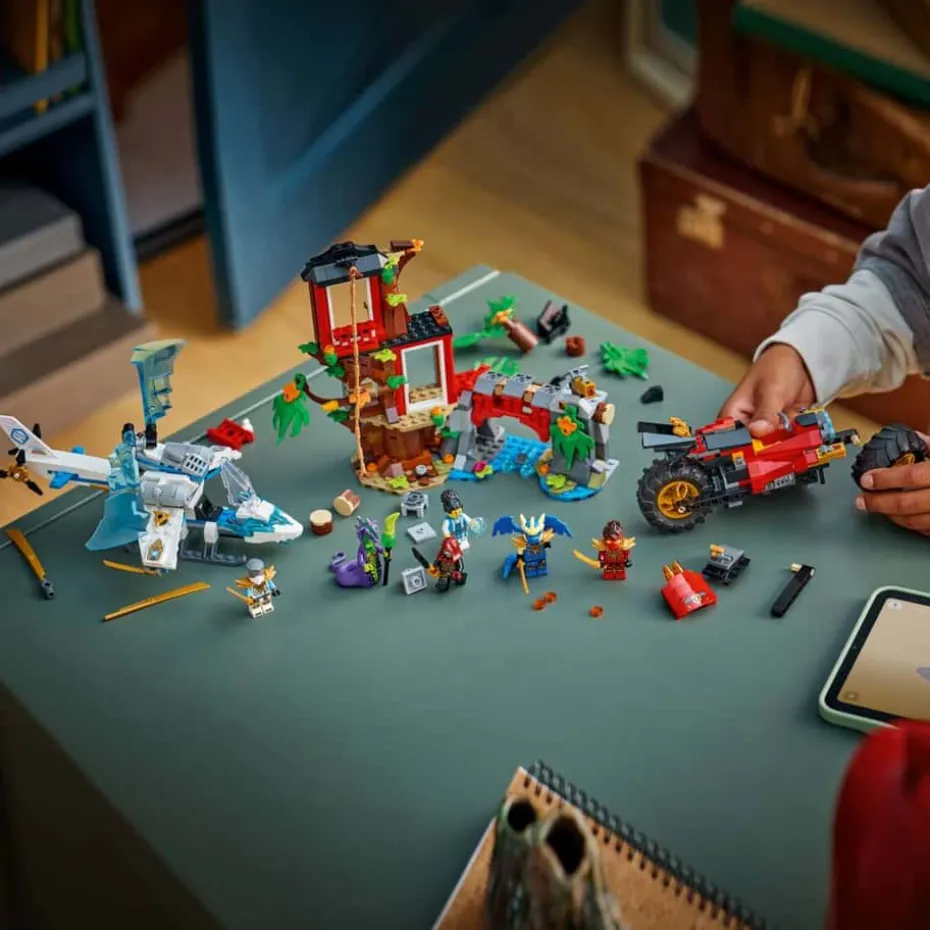 LEGO® NINJAGO® Action i ninjaenes trehytte 71857