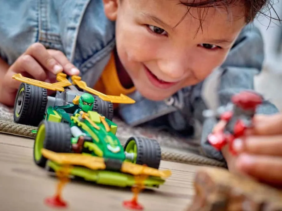LEGO® NINJAGO® Lloyds pullback-racerbil 71828