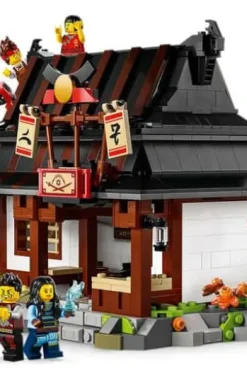 LEGO® NINJAGO® 15-årsjubileumssett med 4 våpen-smia 71858