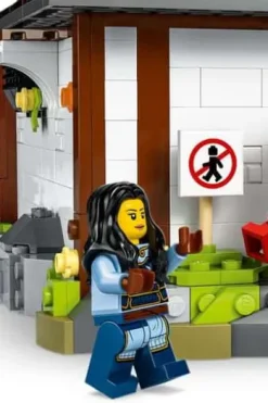 LEGO® NINJAGO® 15-årsjubileumssett med 4 våpen-smia 71858