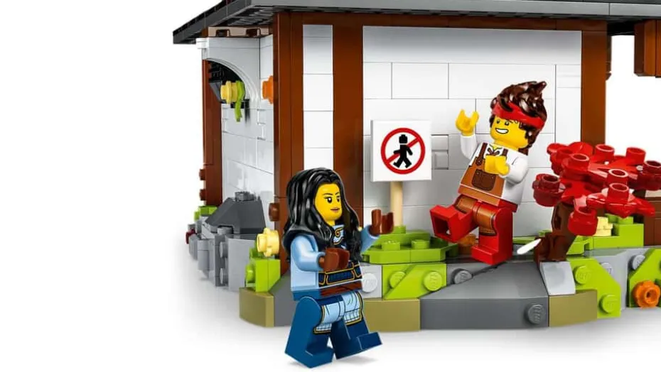 LEGO® NINJAGO® 15-årsjubileumssett med 4 våpen-smia 71858