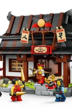 LEGO® NINJAGO® 15-årsjubileumssett med 4 våpen-smia 71858