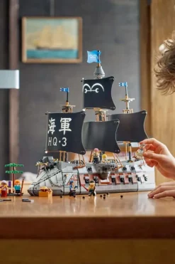 LEGO® ONE PIECE Garps krigsskip 75646
