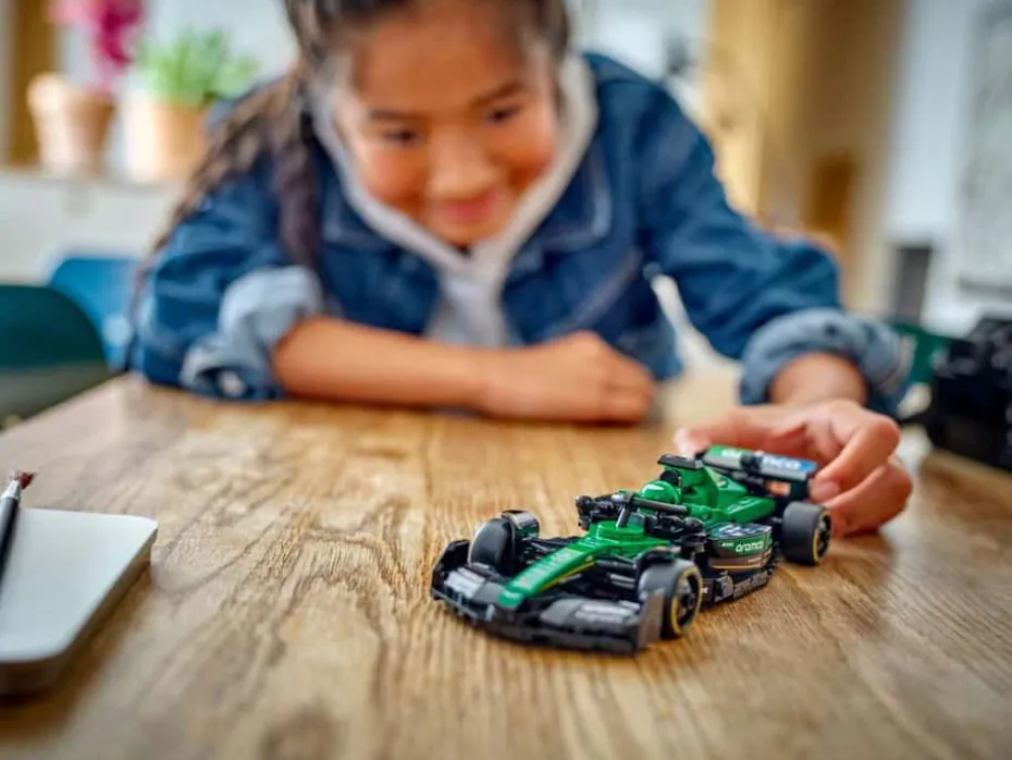 LEGO® Speed Champions Aston Martin Aramco F1® AMR24-racerbil 77245