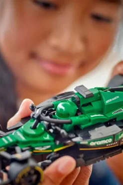 LEGO® Speed Champions Aston Martin Aramco F1® AMR24-racerbil 77245