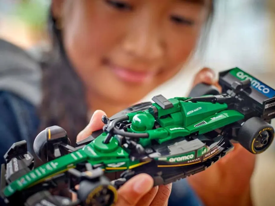 LEGO® Speed Champions Aston Martin Aramco F1® AMR24-racerbil 77245