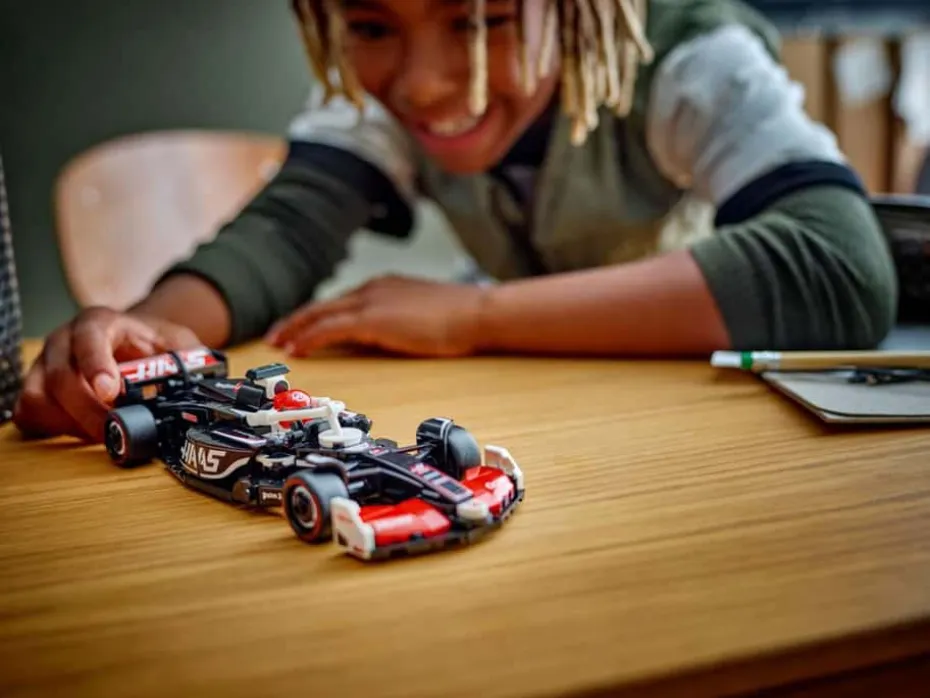 LEGO® Speed Champions MoneyGram Haas F1® Team VF-24-racerbil 77250