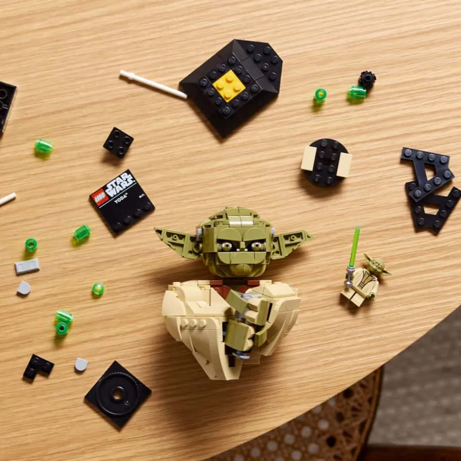 LEGO® Star Wars™ Byste av Yoda™ 75438