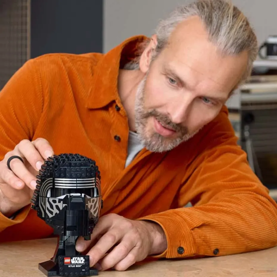 LEGO® Star Wars™ Hjelmen til Kylo Ren™ 75415