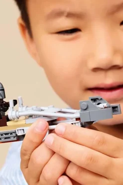 LEGO® Star Wars™ Mandalorianeren og Grogus speedersykkel 75436