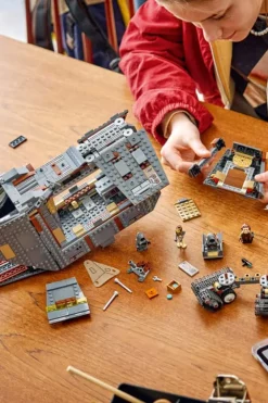 LEGO® Star Wars™ Offworld Sandcrawler™ og Mudhorn 75453