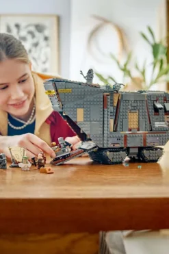 LEGO® Star Wars™ Offworld Sandcrawler™ og Mudhorn 75453