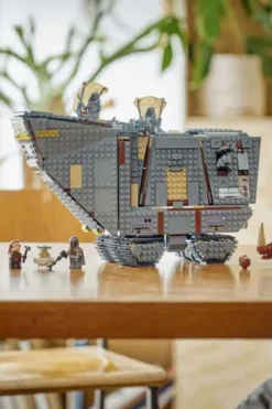 LEGO® Star Wars™ Offworld Sandcrawler™ og Mudhorn 75453