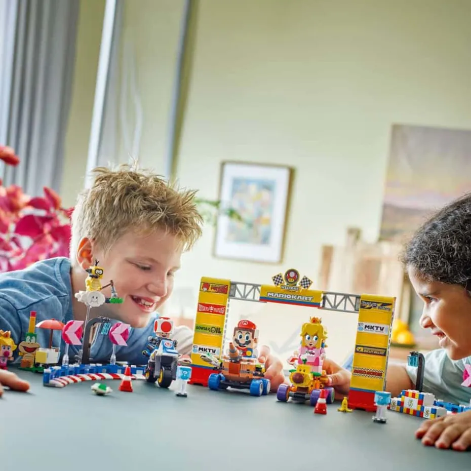 LEGO® Super Mario™: Mario Kart™ – Baby Peach og Grand Prix 72036