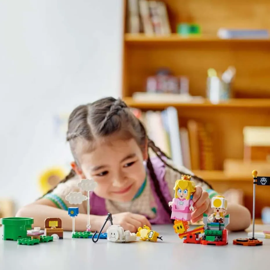 LEGO® Super Mario™ På eventyr med interaktive LEGO® Peach™ 71441