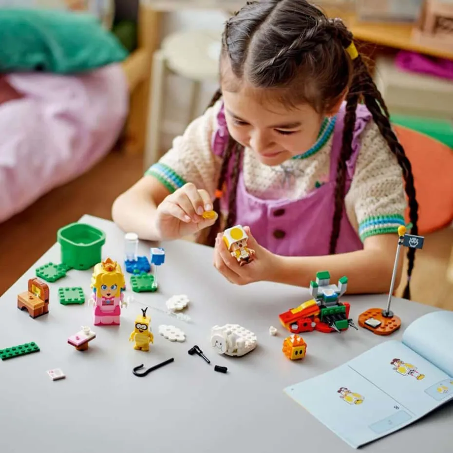 LEGO® Super Mario™ På eventyr med interaktive LEGO® Peach™ 71441