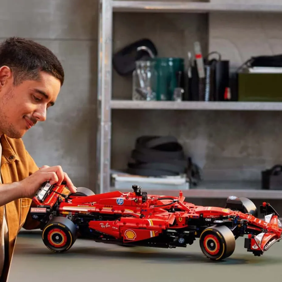 LEGO® Technic Ferrari SF-24 F1-bil 42207
