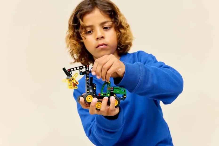 LEGO® Technic John Deere 1470H hjuldrevet hogstmaskin 42218