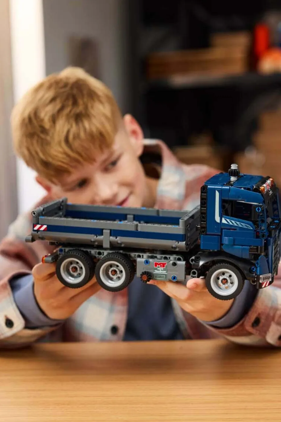 LEGO® Technic Lastebil med tipplan 42203