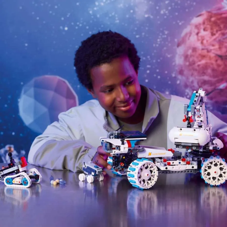 LEGO® Technic Lunar Outpost™ månerover-romkjøretøy 42211