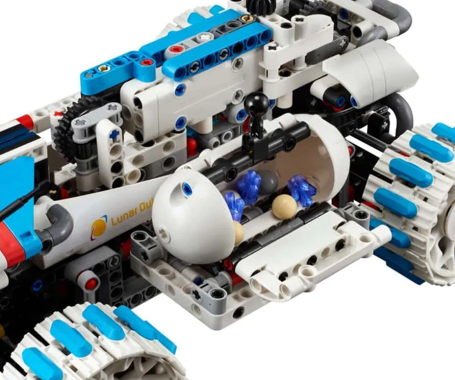 LEGO® Technic Lunar Outpost™ månerover-romkjøretøy 42211