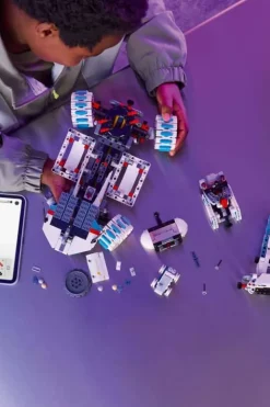 LEGO® Technic Lunar Outpost™ månerover-romkjøretøy 42211