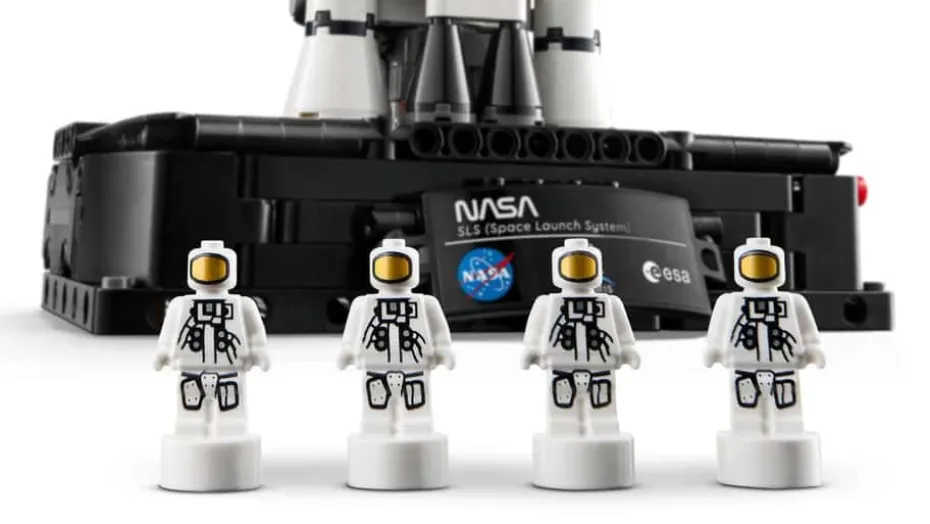 LEGO® Technic NASA Artemis SLS-rakett 42221