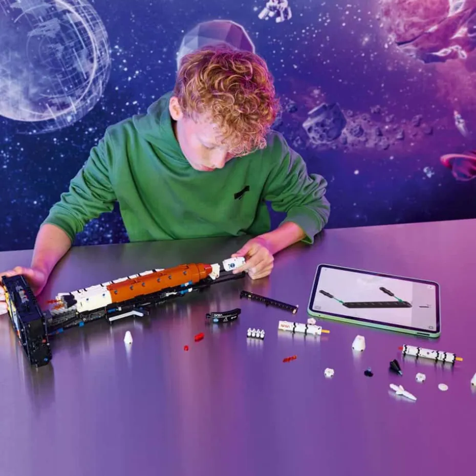 LEGO® Technic NASA Artemis SLS-rakett 42221