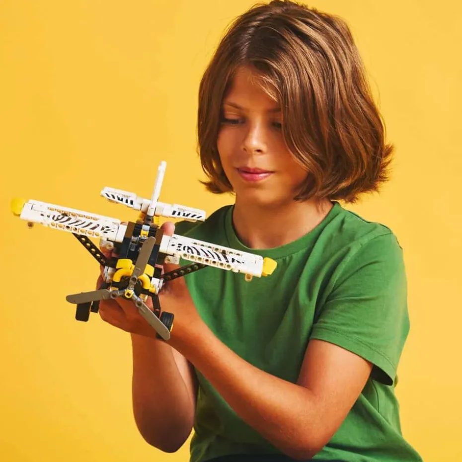 LEGO® Technic Villmarksfly 42198