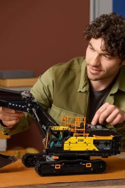 LEGO® Technic Volvo EC500 Hybrid gravemaskin 42215